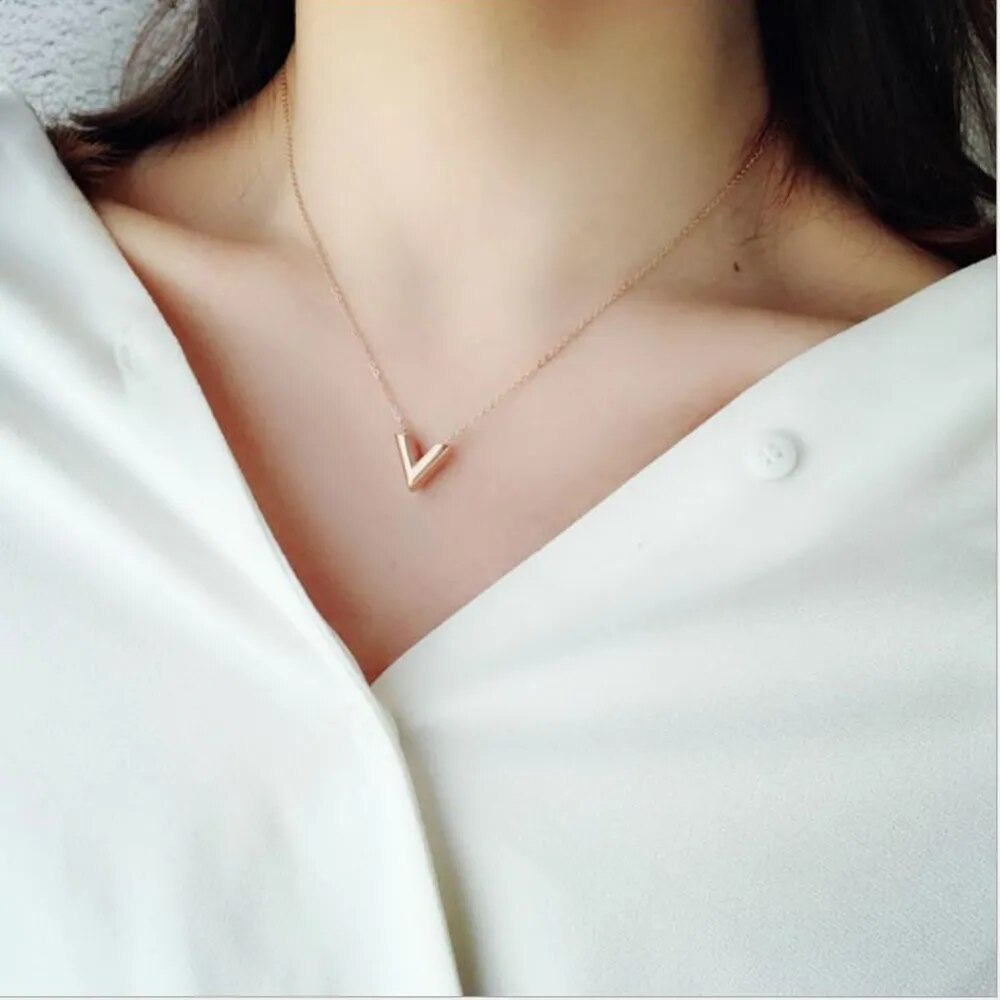 Fashion Brand V Letter Pendant Necklace For Woman Stainless Steel