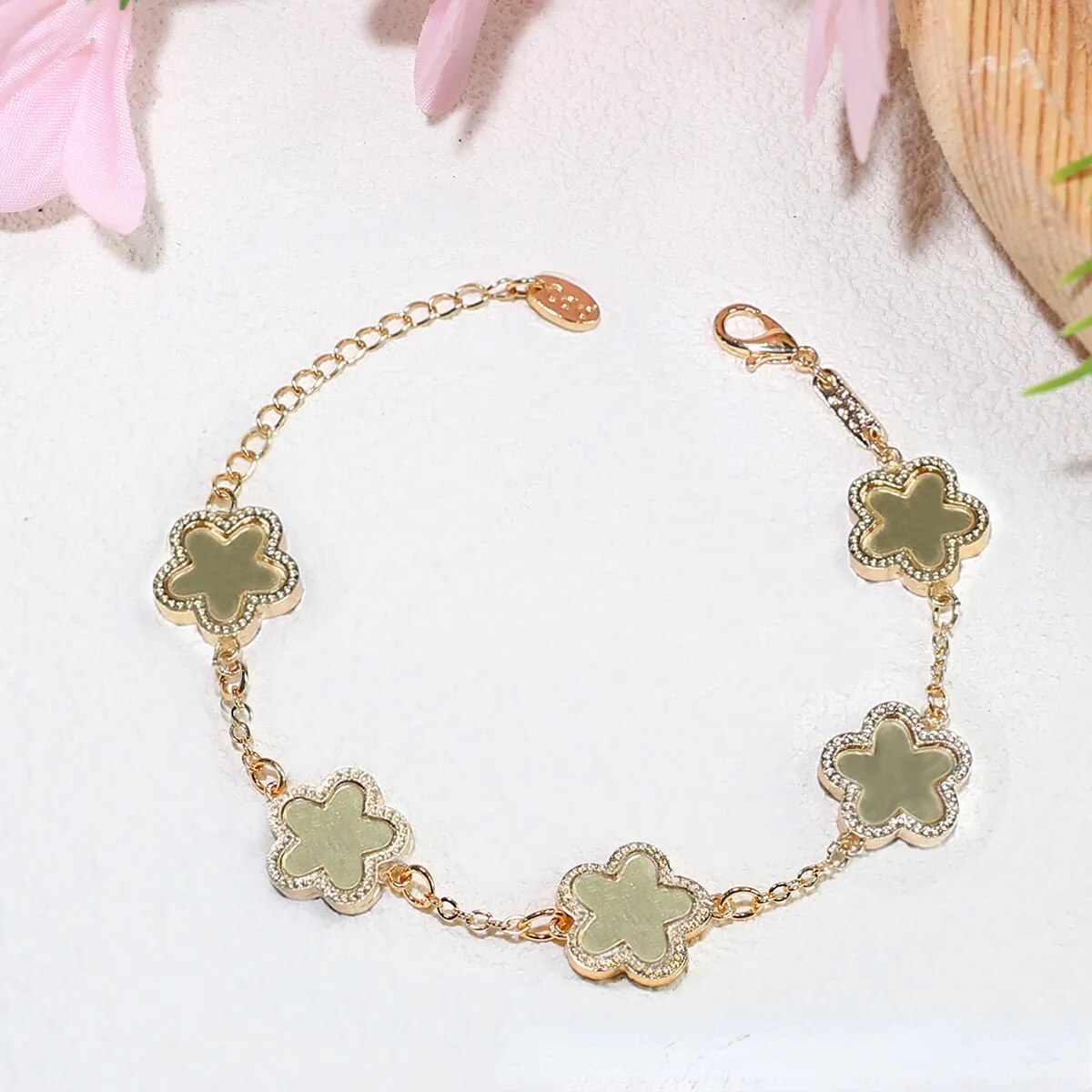 2023 New Luxury Gold Plated Five Flower Charm Bracelet for Women Gift