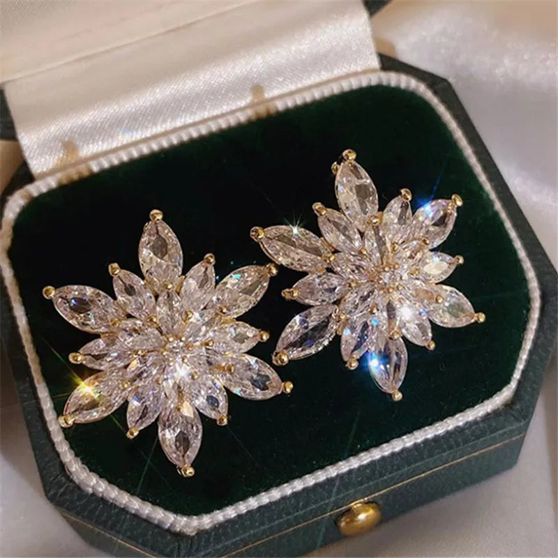 Exaggerated Luxury Crystal Flower Stud Earrings Women's Temperament