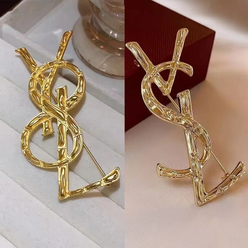 New Fashion Letter VSL brooch French niche design feel brooch light