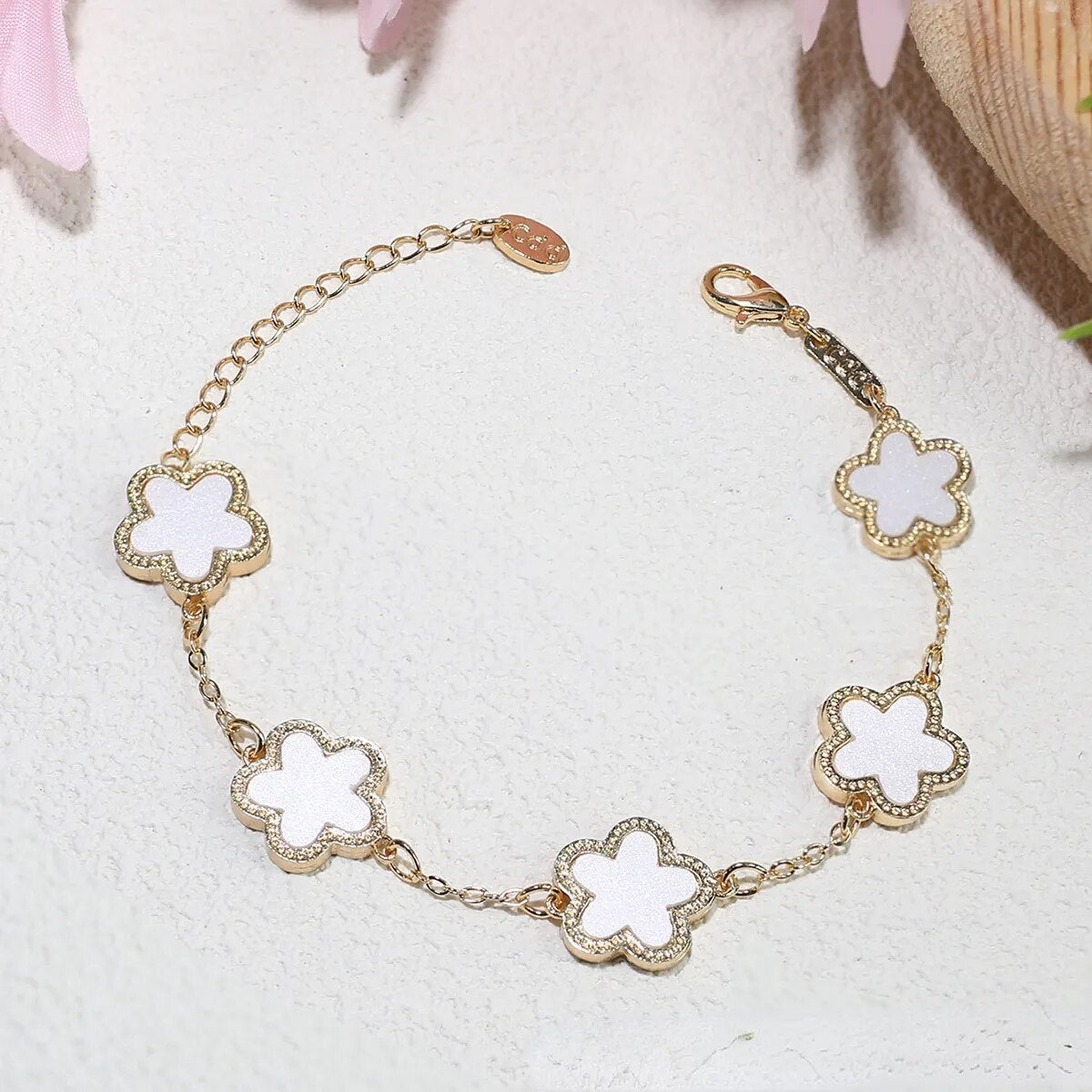 2023 New Luxury Gold Plated Five Flower Charm Bracelet for Women Gift